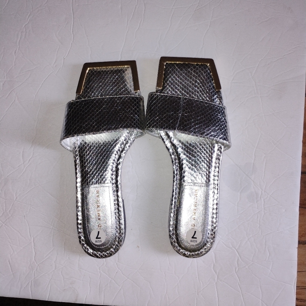 *Women's Standout Slide‎ in Silver Snake Size 7 | Good American